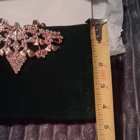 🐎NEW! Green Velvet Clutch Gold Accents - Picture 6 of 7